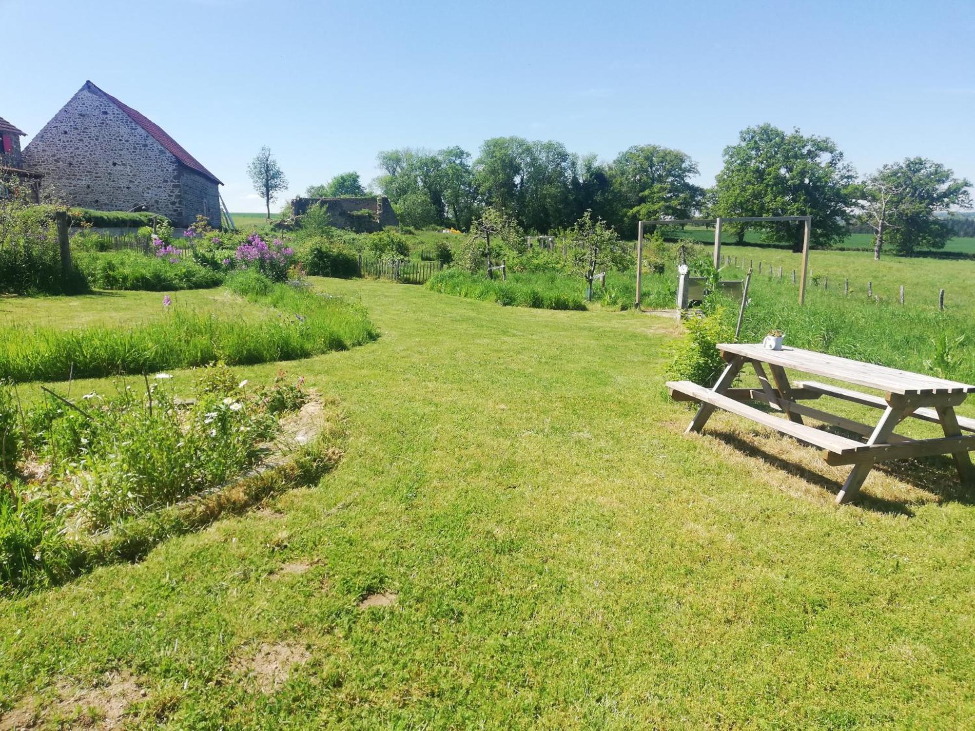 Le Monticule Bed & Breakfast Tardes Bagian luar foto